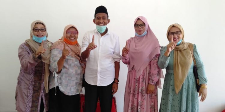 Relawan Emak-emak Kepulauan Kangean Terkesan Dengan Achmad Fauzi, Optimistis Bawa Perubahan